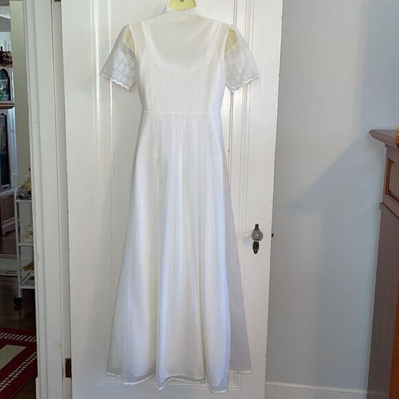 Vtg Cheoette (Eye-Ful Lingerie) white long nylon short sleeve robe/nightgown set - Picture 7 of 15